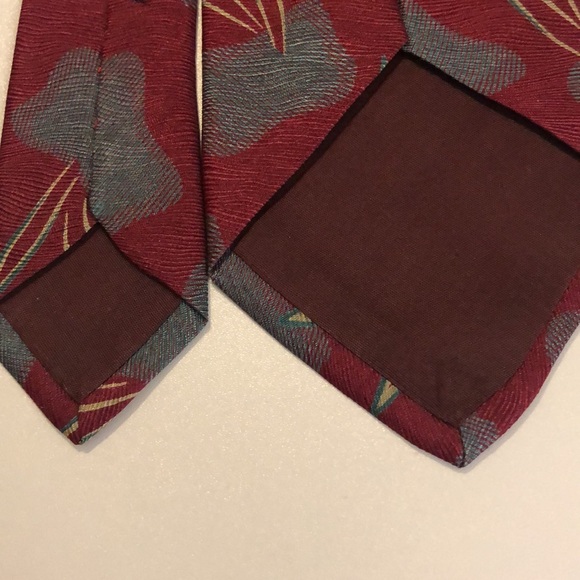 Giorgio Armani Tie/ Burgundy Print - Picture 4 of 8